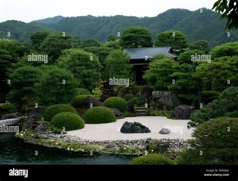   Le Tombeau de  Nakane no  Kimi: Une Ode à l’Eternité et aux Formes Abstraites!